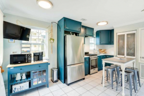 1 Block to Beach Galveston Coastal Cottage